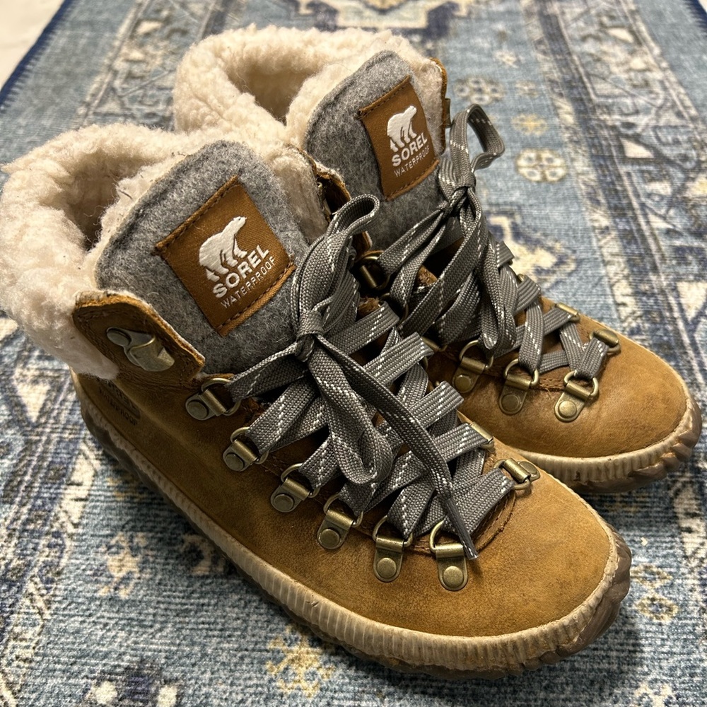 Sorel Out and About Boots Youth 5